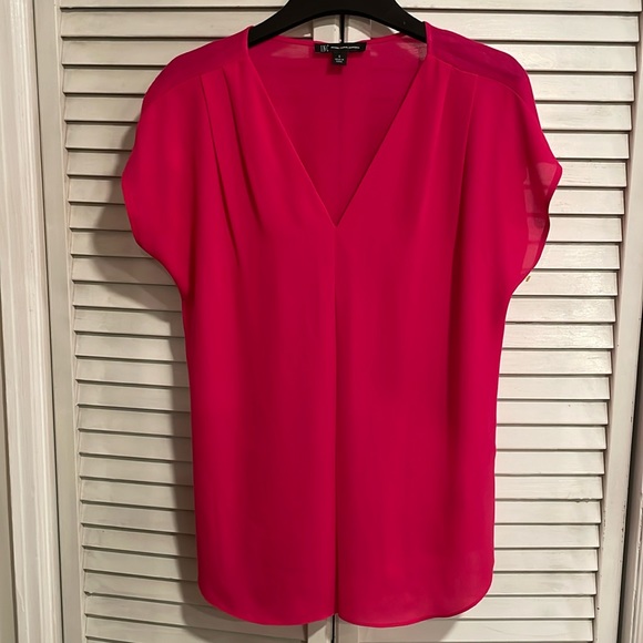 NWOT Pink Fushia V-Neck Short Sleeve Slip on Tunic Blouse, Size Small - Picture 1 of 6